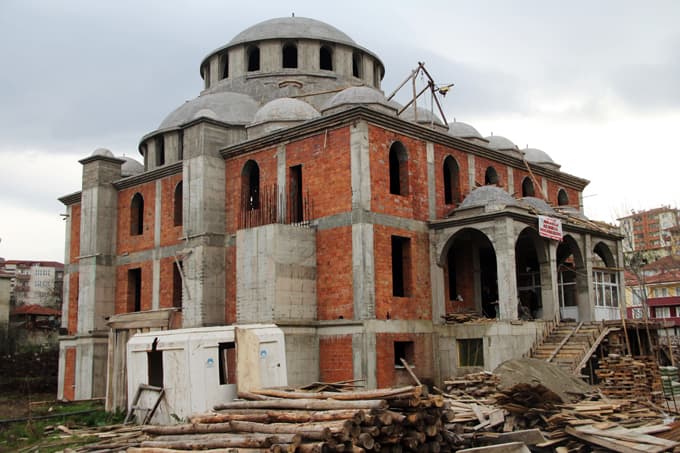 İhtiyaçları karşılanamayan cami, satılığa çıkarıldı