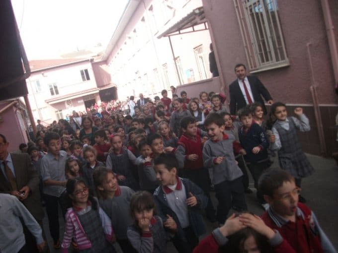 Atatürk İlkokulu'nda deprem tatbikatı