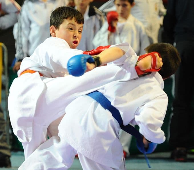 Minik sporcular, anneleri için yarıştı 