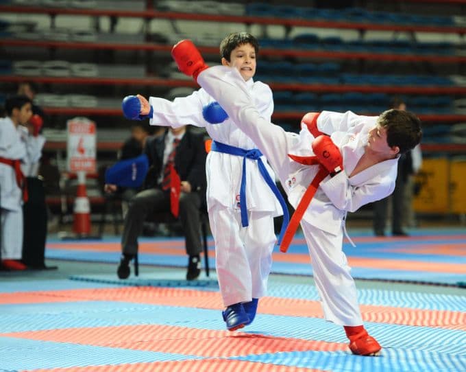 Minik sporcular, anneleri için yarıştı 
