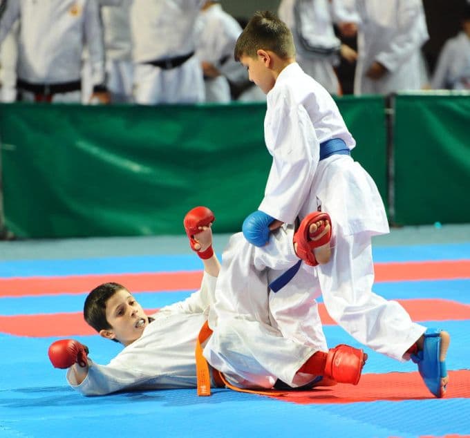 Minik sporcular, anneleri için yarıştı 