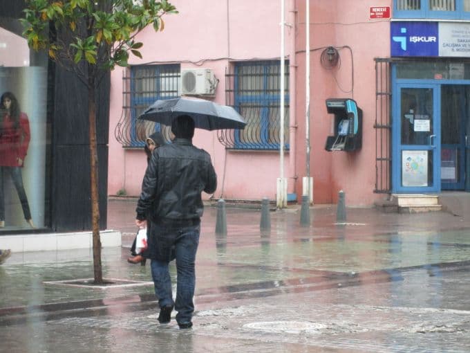 Çiftçinin imdadına yağmur yetişti