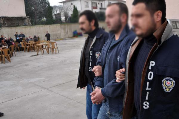 Otobüs durağında cinayet