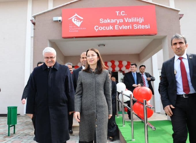 Bakan İslam, Çocuk Evleri Sitesi'nin açılışını yaptı