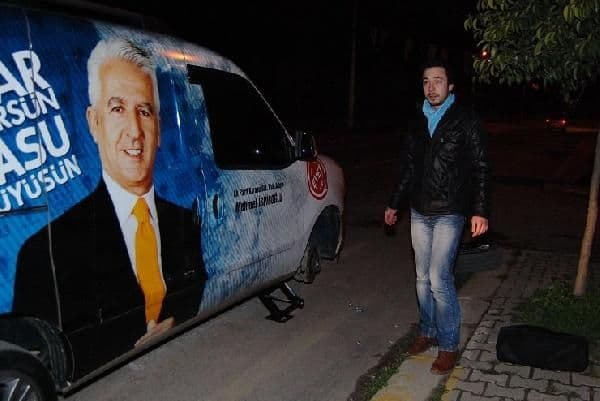 AK Parti konvoyundaki araçların lastiklerini kestiler