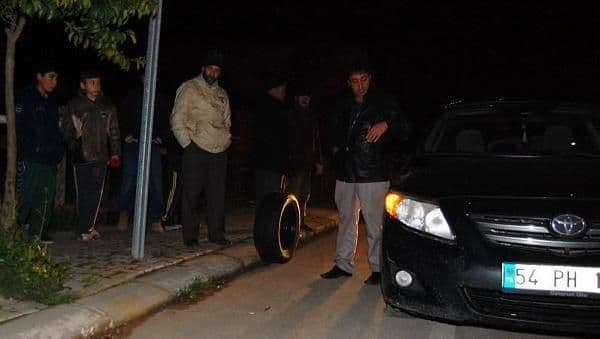 AK Parti konvoyundaki araçların lastiklerini kestiler