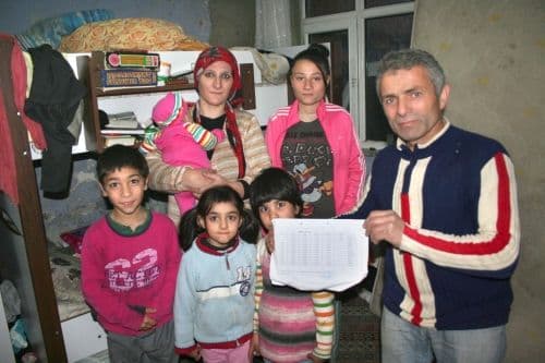 Taksitleri ödeyemeyince 6 çocukla ortada kaldı