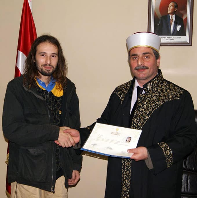Fransa'dan yürüyerek Türkiye'ye geldi, Müslüman oldu