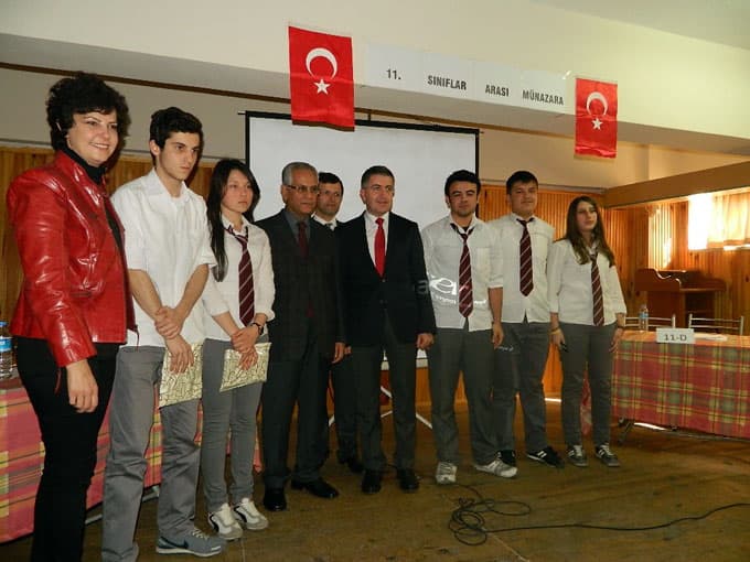 Kaymakam Mızrak, lise öğrencileriyle münazaraya katıldı