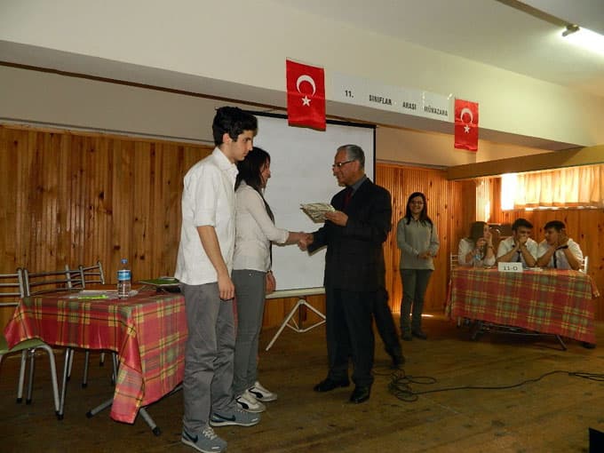 Kaymakam Mızrak, lise öğrencileriyle münazaraya katıldı