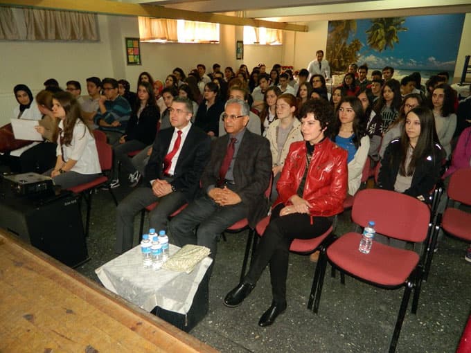 Kaymakam Mızrak, lise öğrencileriyle münazaraya katıldı