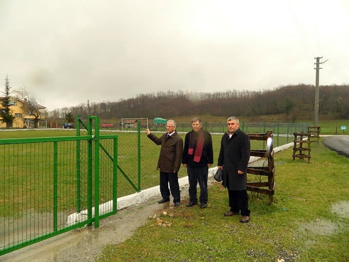 Kayalar Memduhiye Köyü futbol sahası tamamlanıyor