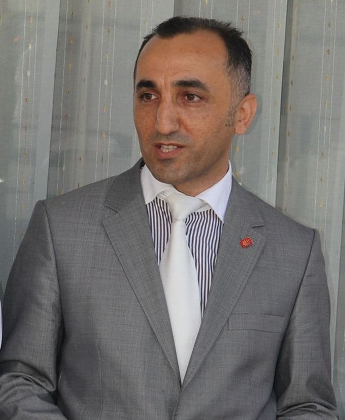 Albuyur, "İkinci üniversite, Serdivan için intihar olur"