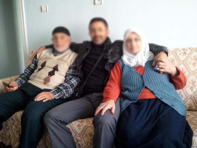 Tartıştığı eşini, sokak ortasında vurdu