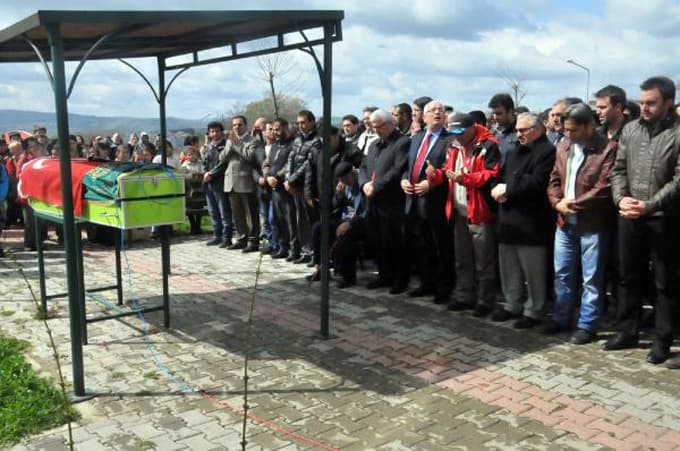 Tartıştığı eşini, sokak ortasında vurdu