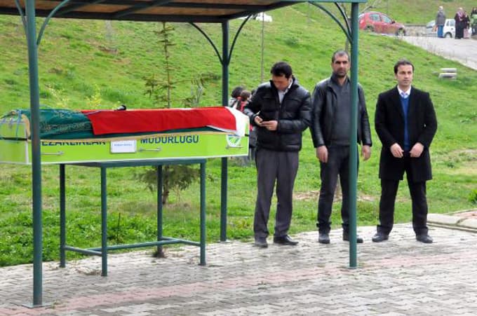 Tartıştığı eşini, sokak ortasında vurdu