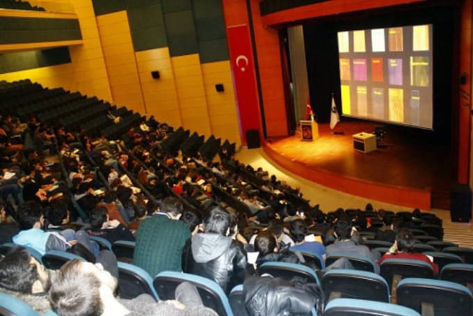 SAÜ'de 'Ahşap malzemelerin inşaat sektöründe kullanımı' konferansı