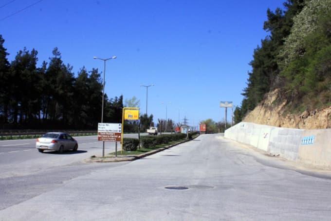 'Belediye, izin almadan yıktığı duvarı yeniden yaptı' iddiası
