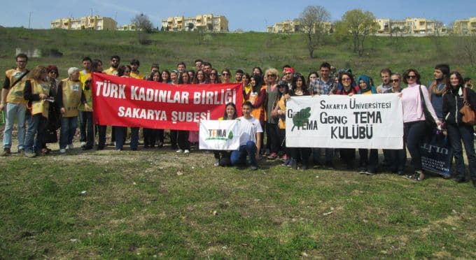 Öldürülen kadınların anısına fidan diktiler