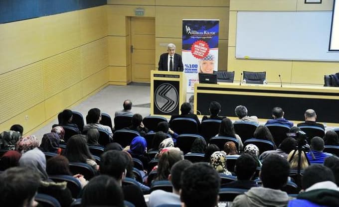 SAÜ'de "Prof. Dr. Hüseyin Hatemi ile İnsan Hakları Öğretisi Üzerine" şöyleşi düzenlendi