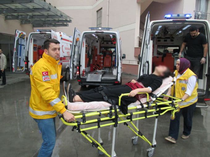 Küpçüler'de baba ve oğluna bıçaklı saldırı!