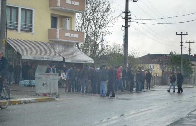 Küpçüler'de baba ve oğluna bıçaklı saldırı!