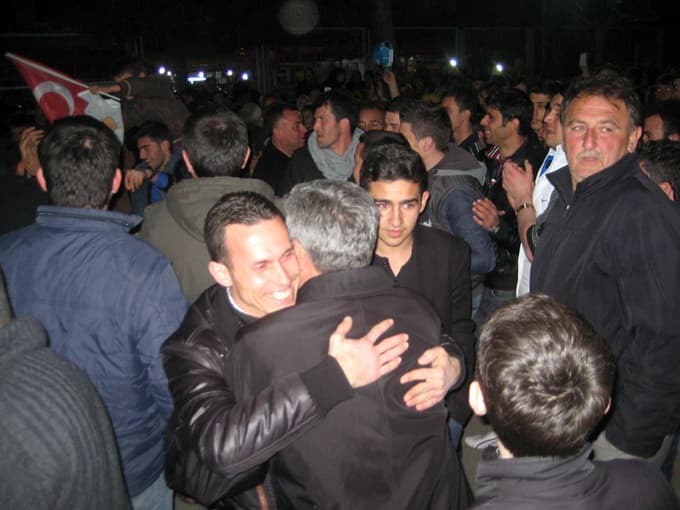 Söğütlü'de seçim zaferi kutlamaları