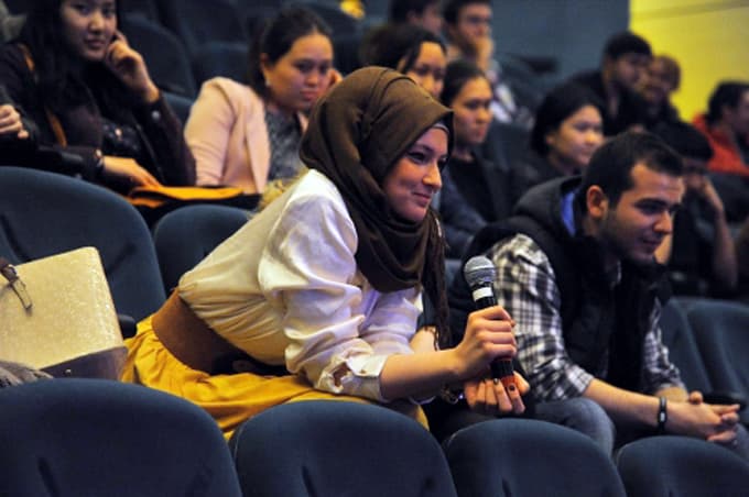 Yabancı öğrencilerden, rektörü şaşırtan istek