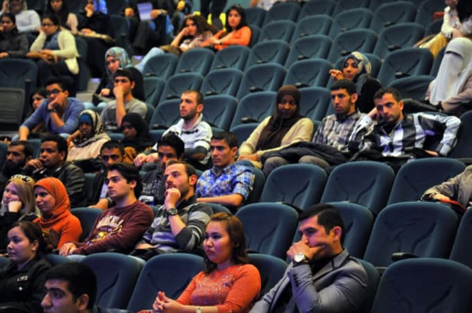 Yabancı öğrencilerden, rektörü şaşırtan istek
