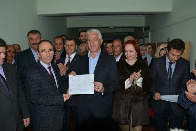 Mehmet İspiroğlu, mazbatasını aldı