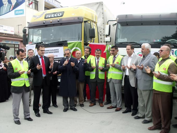 Geyve'den Suriye'ye 2 TIR yardım yola çıktı