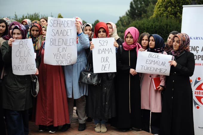 Mısır'da 529 kişinin idama mahkum edilmesi