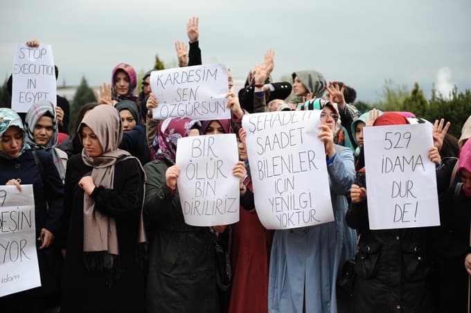Mısır'da 529 kişinin idama mahkum edilmesi