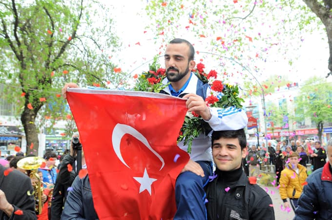 Şampiyona muhteşem karşılama
