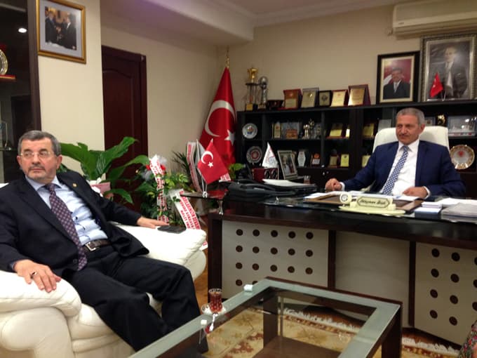 AKP Genel Merkez Koordinatörü Recep Yıldırım, belediyeleri gezdi
