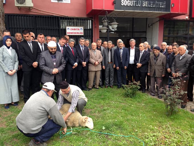 AKP Genel Merkez Koordinatörü Recep Yıldırım, belediyeleri gezdi
