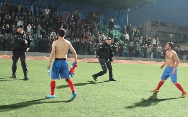 Amatör maçta saha karıştı