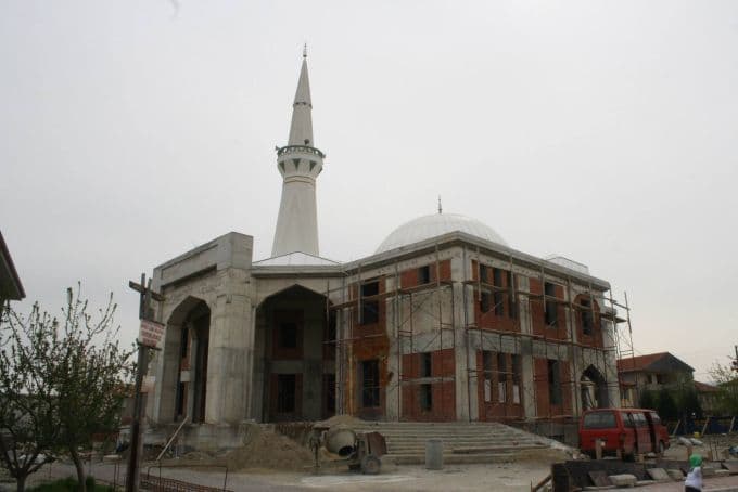 Cami inşaatının tamamlanması için yardım bekliyorlar