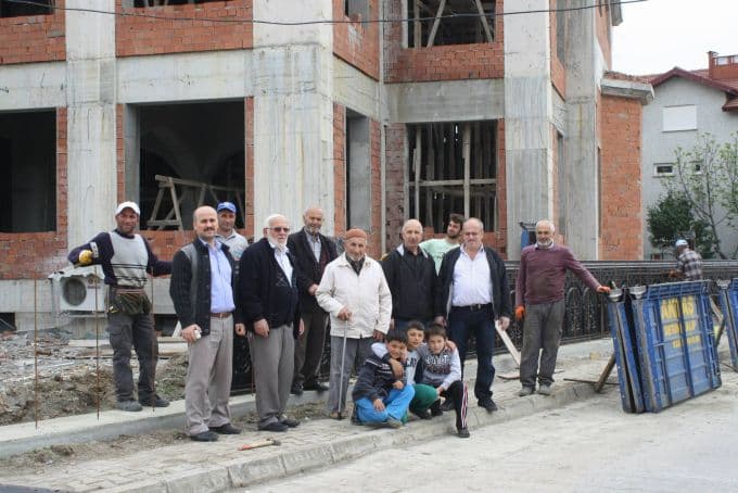 Cami inşaatının tamamlanması için yardım bekliyorlar