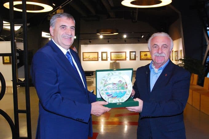 Ofis Sanat Merkezi'nde ebru sergisi açıldı