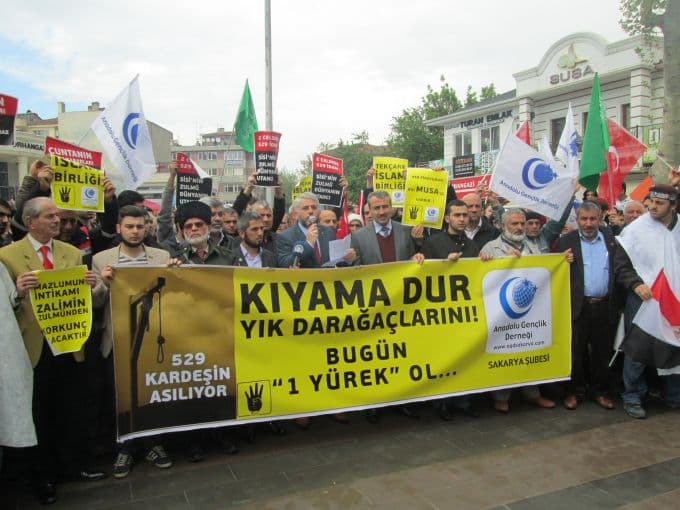 Sakarya'da Mısır'daki 529 idam kararına tepki gösterildi