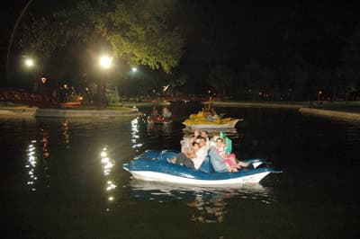 Kent Park'ta Ay Tutulması Keyfi