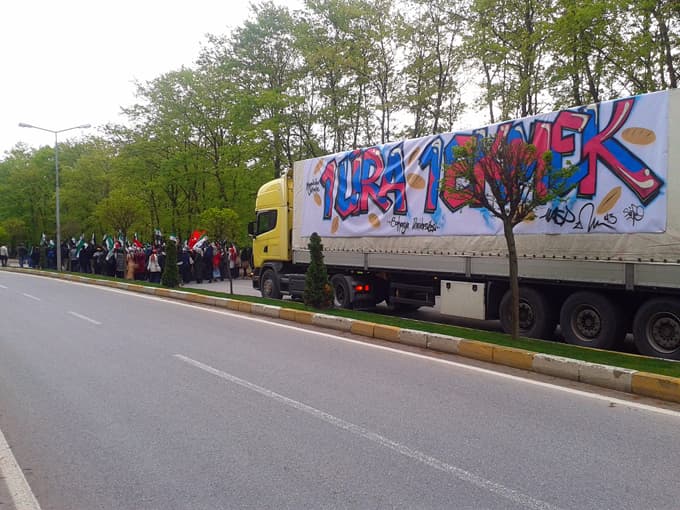 Suriye'ye yardımlar sürüyor