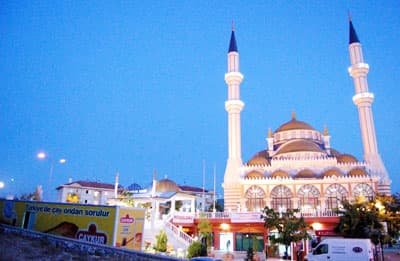Gezici Dev Çay Evi Yenikent'te 