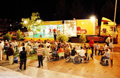 Gezici Dev Çay Evi Yenikent'te 