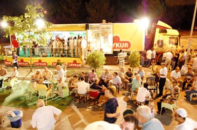Gezici Dev Çay Evi Yenikent'te 