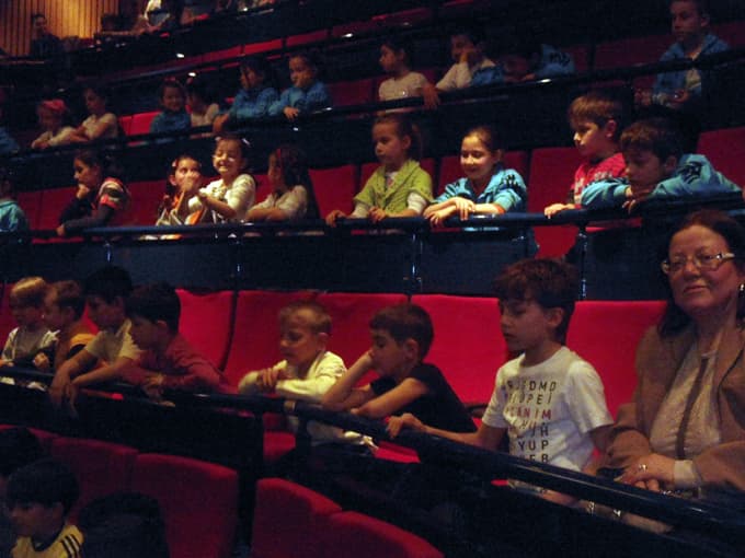 Minik öğrenciler tiyatro ile buluştu