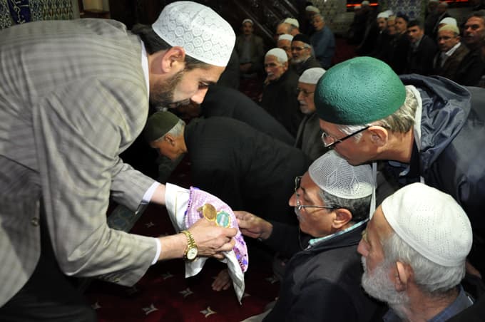 Yeni Cami'de Sakal-ı Şerif gösterildi