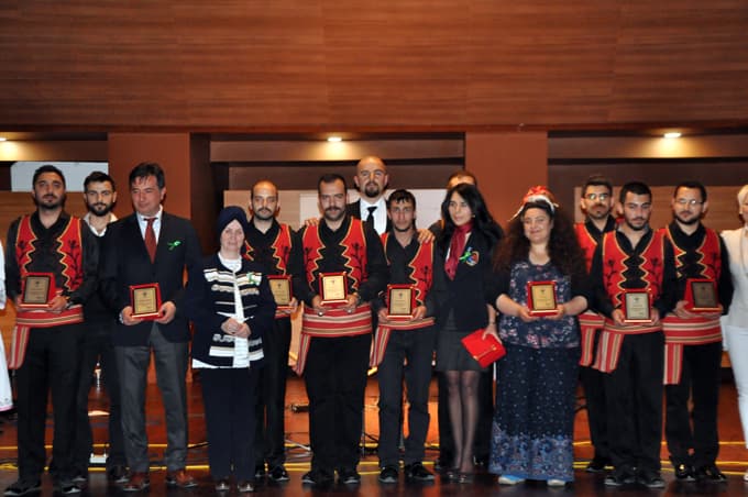 Kanserli çocuklar için konser verildi
