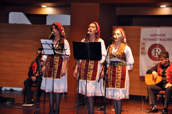 Kanserli çocuklar için konser verildi